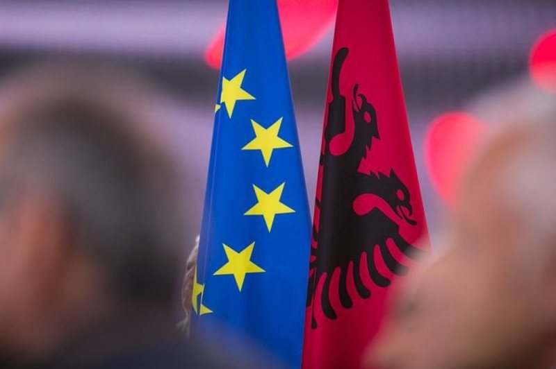 Protesta e studentëve, delegacioni i BE thirrje të rinjve: Shmangni çdo akt dhune
